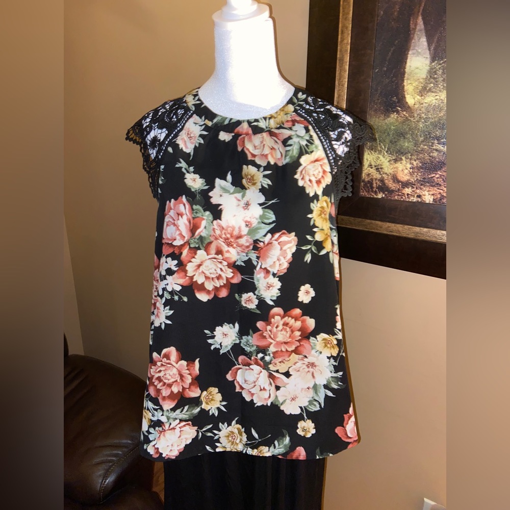 Sweet Wanderer Black Floral Top XL